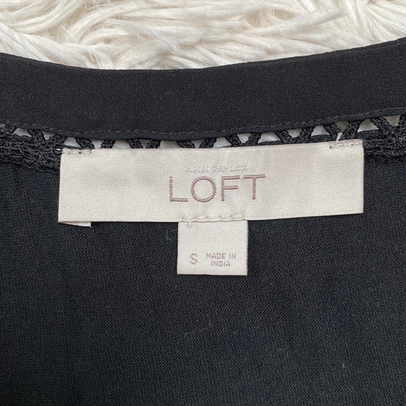 Loft Sleeveless Split Neck Blouse ๐ Black - Picture 13 of 14
